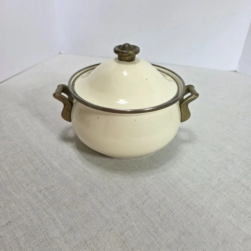 Vintage 1983 La Cuisine Gailstyn-Sutton Cream Enamel Pot Dutch Oven Brass Lid